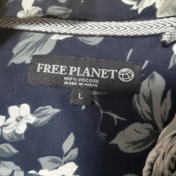Free Planet Floral Short Sleeve Button Up Shirt Men’s Size L EUC - Picture 3 of 5